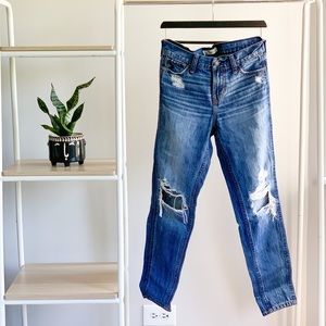 ‼️SOLD‼️Hollister ripped boyfriend jeans
